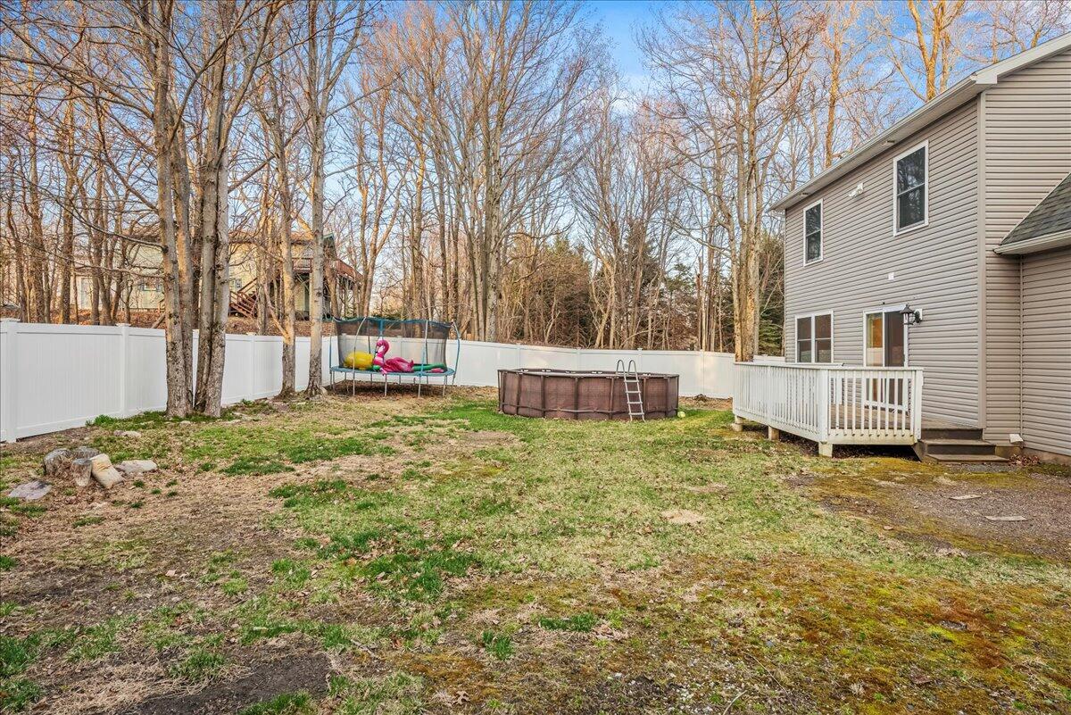 Image 3: 03-HomeView_Media-164_Gap_View_Dr.-#3