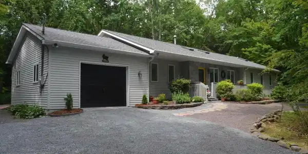 57 Hawthorne Dr