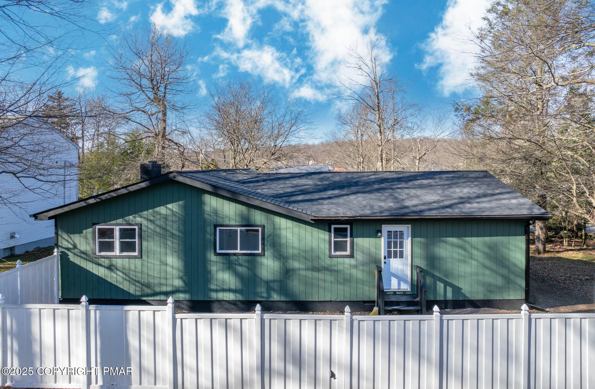 Image 4: Back Exterior Fence