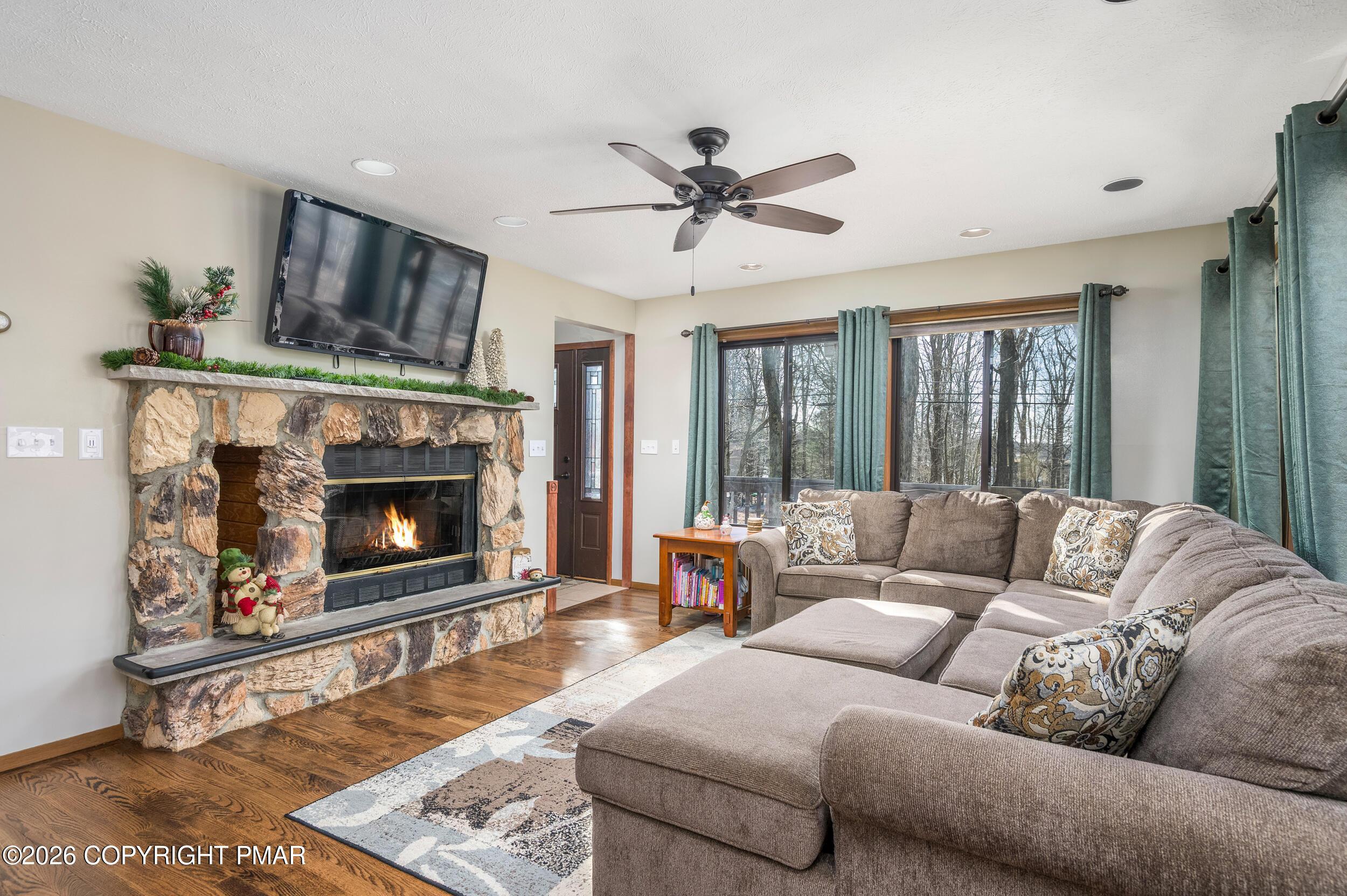 Image 2: Living room with fireplace