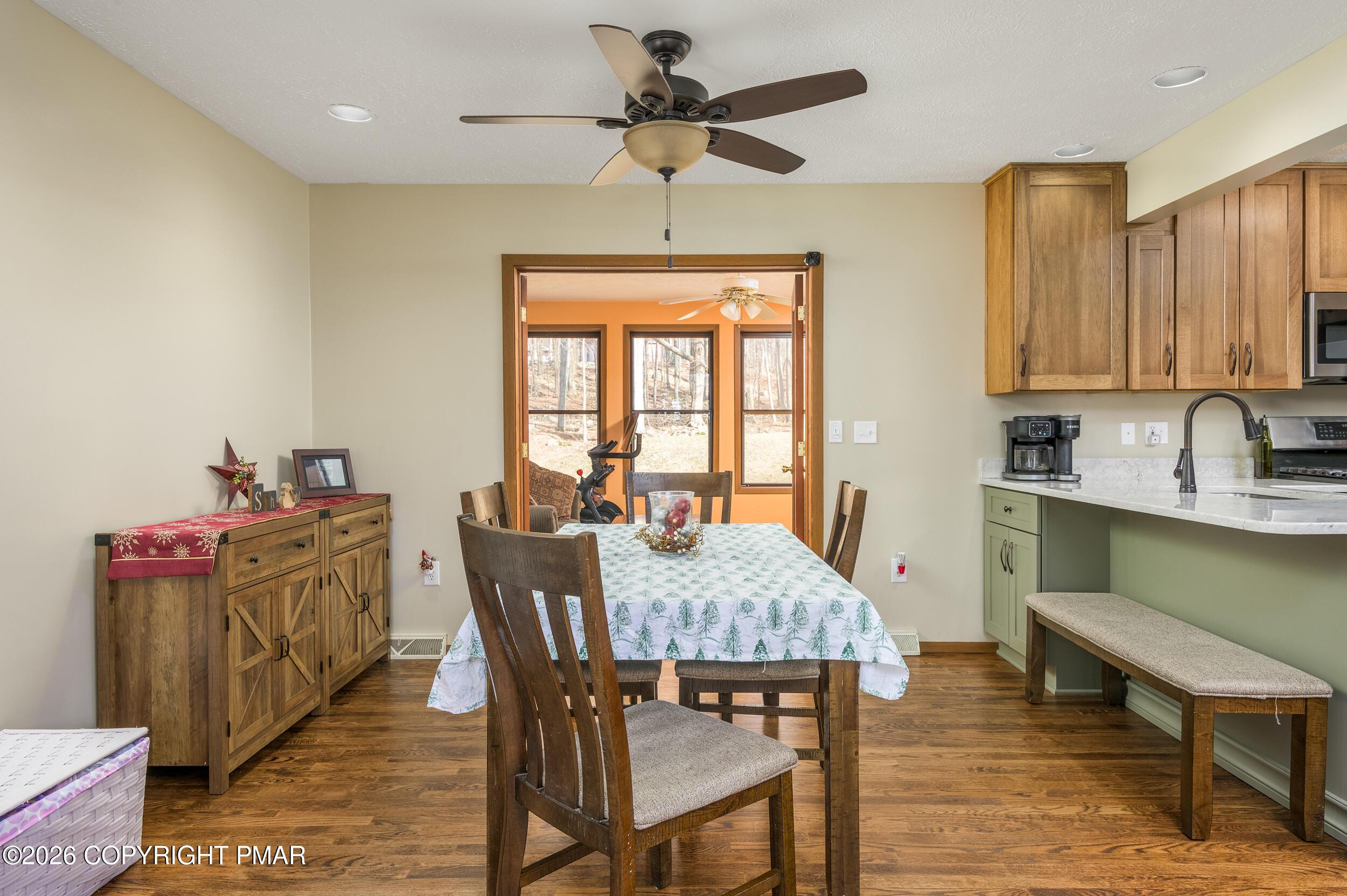 Image 4: Dining Room