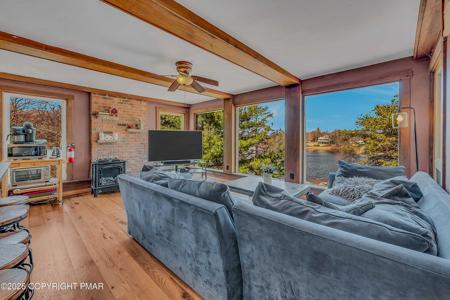 1381 Glade Drive
