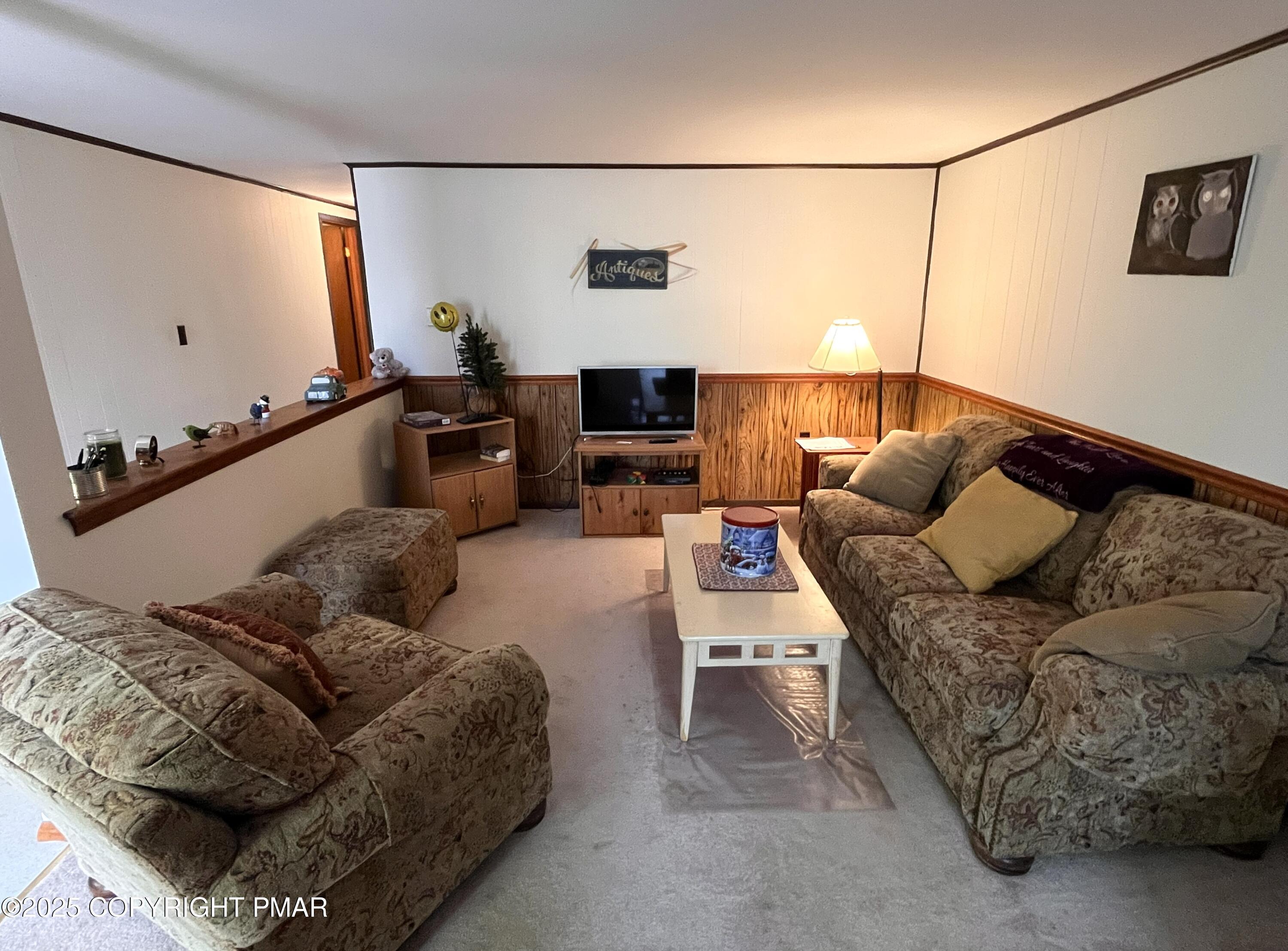 Image 3: Living Room