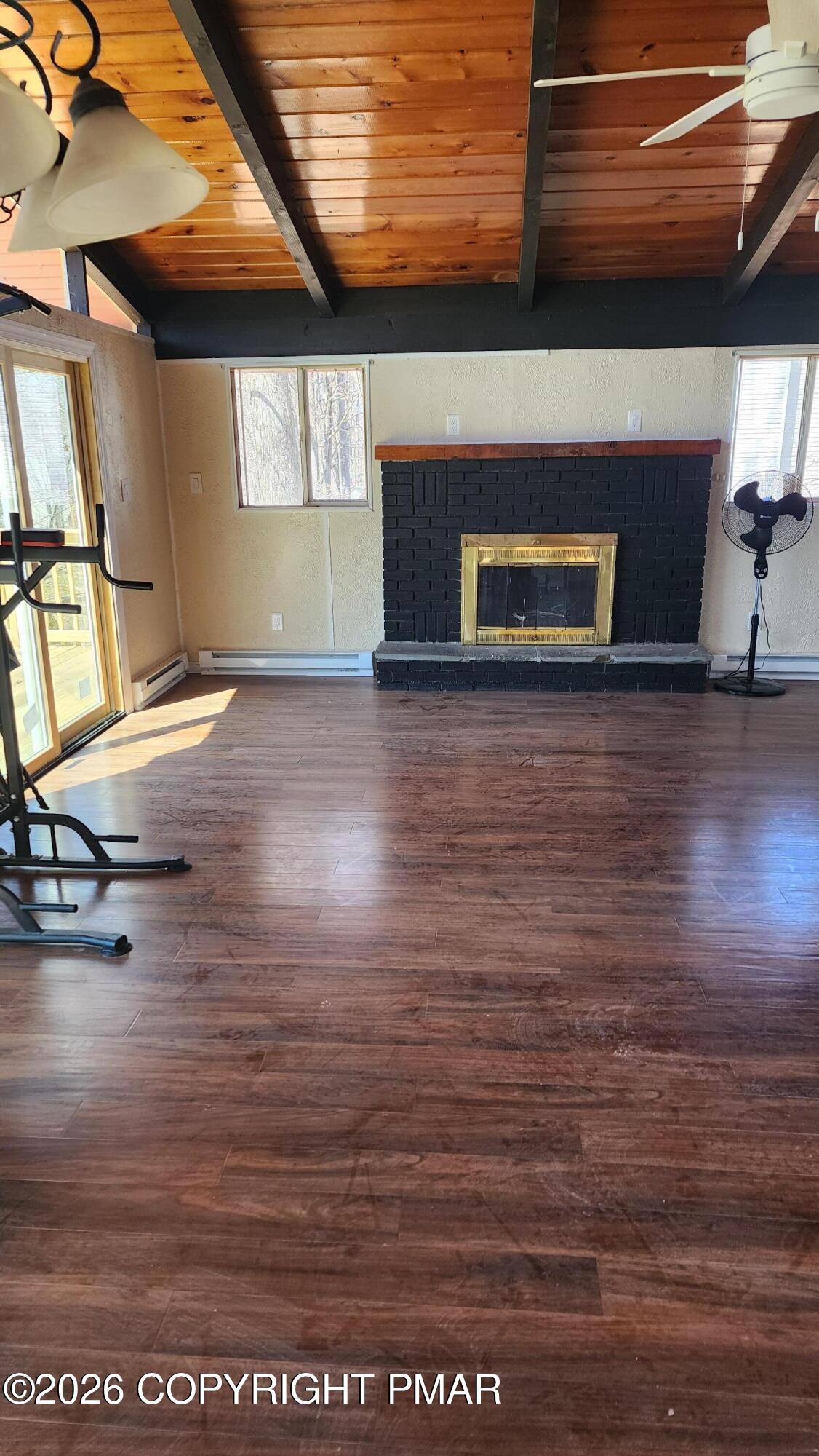 Image 3: Living Room