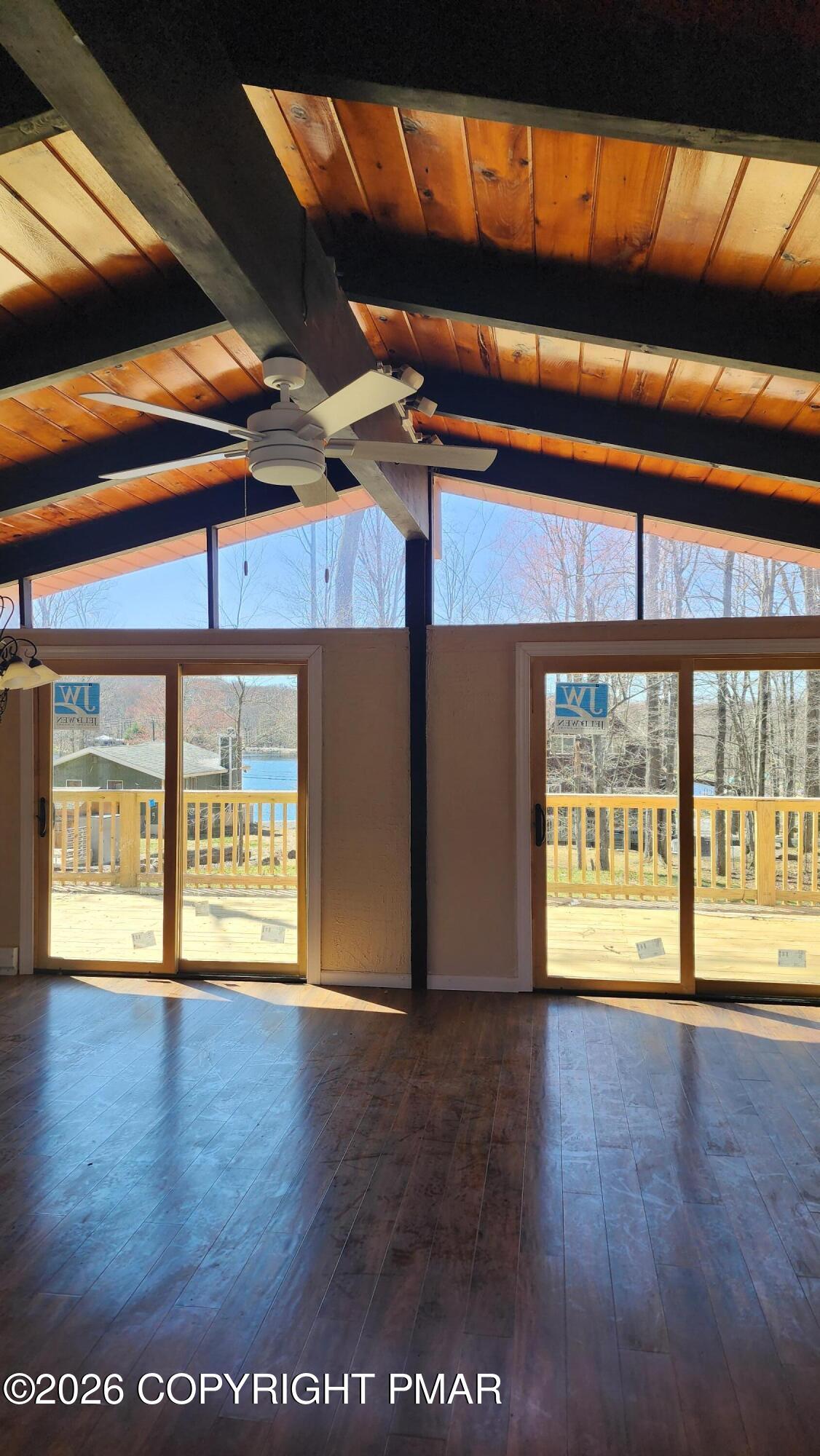 Image 4: Living Room