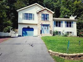 2370 Woodcrest Dr