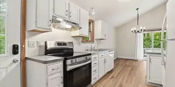 Image 3: Kitchen Main