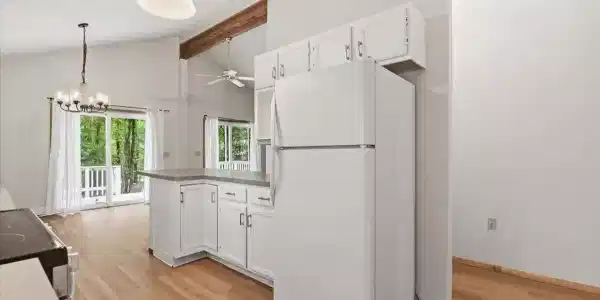 Image 4: Kitchen 2