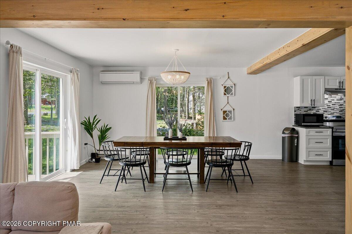 Image 4: Dining Area
