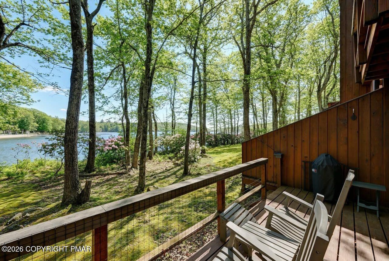 Image 4: Lakefront