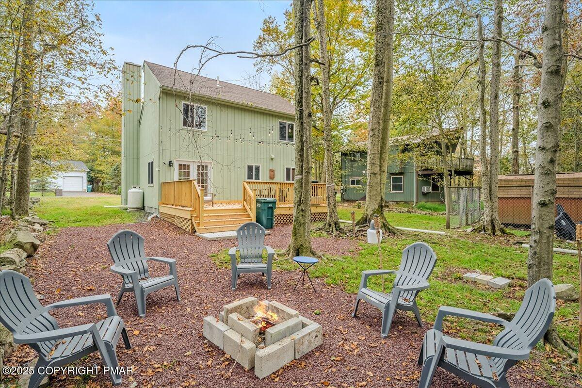 Image 1: Backyard/ Rear View