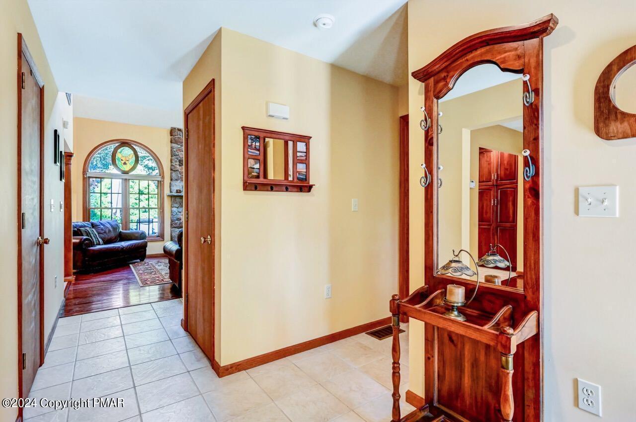 Image 2: 2265 Hillcrest Dr 03 Large