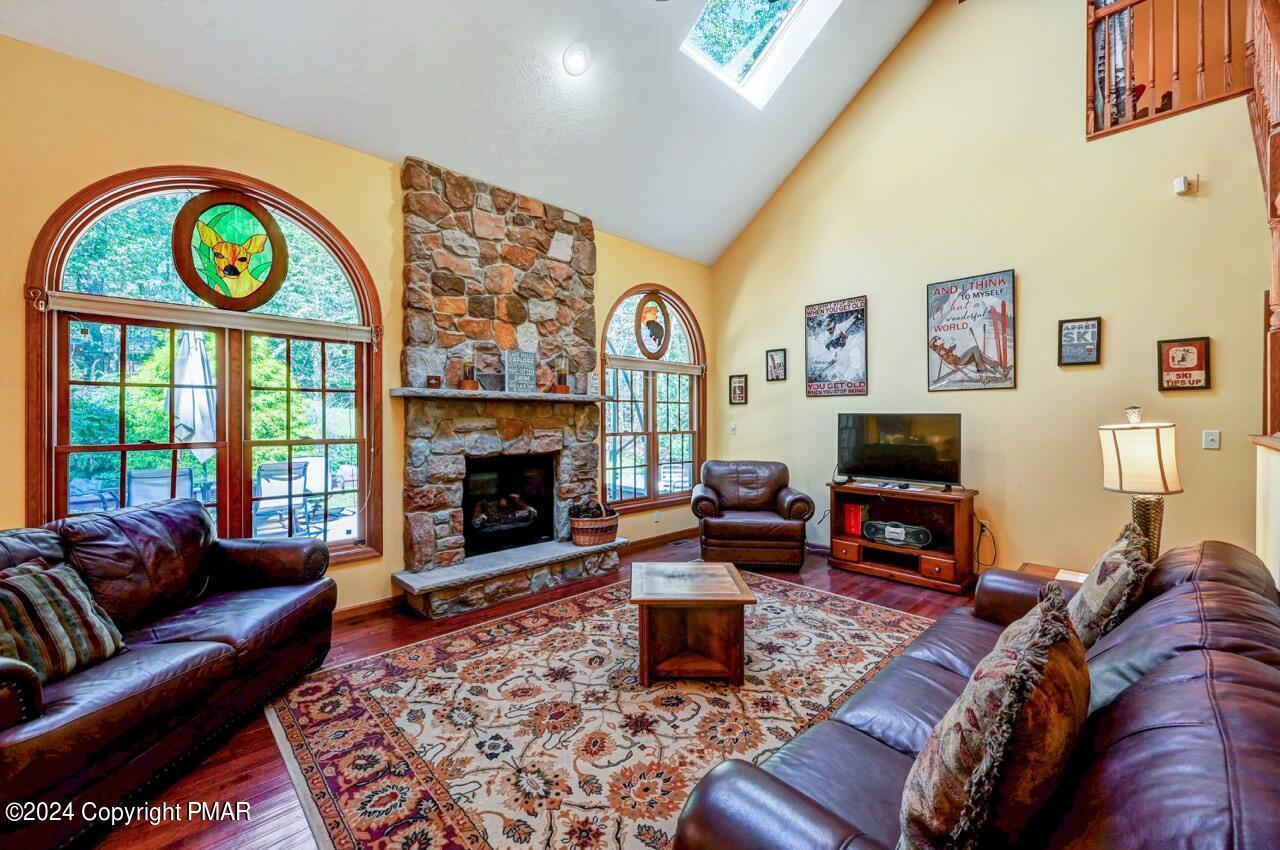 Image 4: 2265 Hillcrest Dr 11 Large