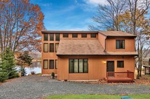 1467 Arrowhead Dr