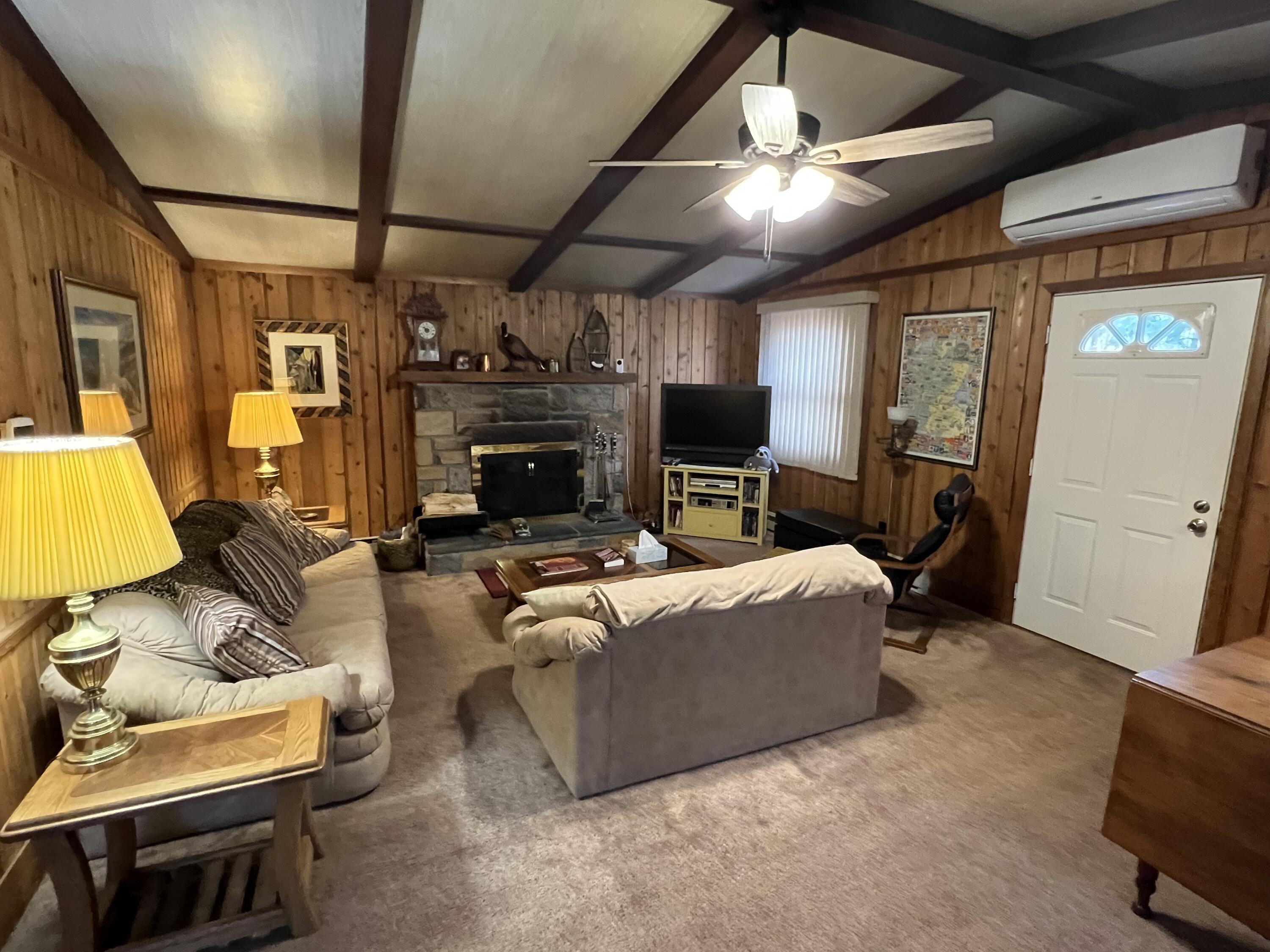 Image 3: Living Room