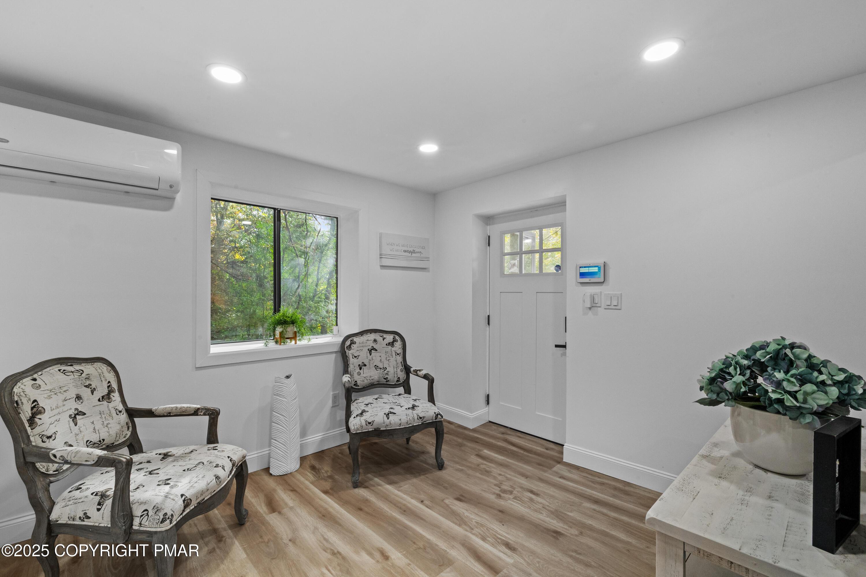 Image 4: 24-Photo-23