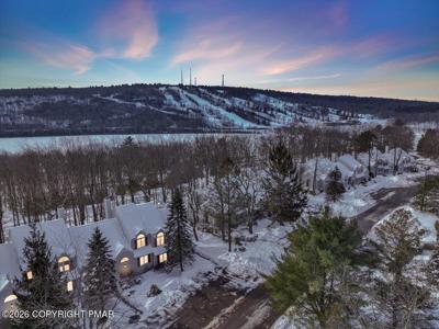 102 Laurelwoods Drive