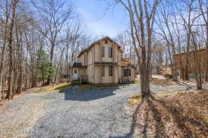 237 Towamensing Trl