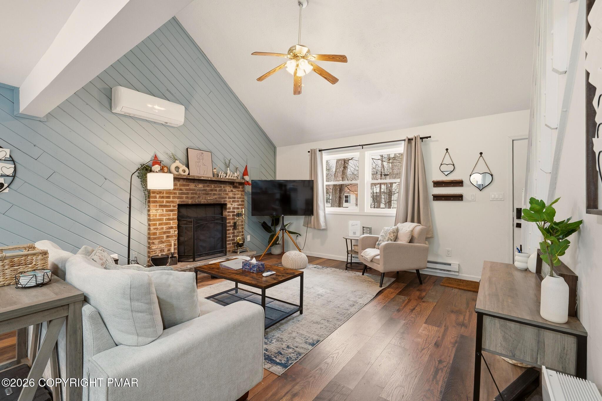Image 3: 06-HomeView_Media-9246_Westwood_Dr
