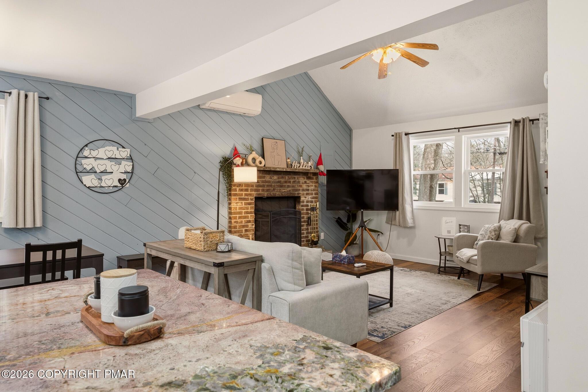 Image 4: 07-HomeView_Media-9246_Westwood_Dr