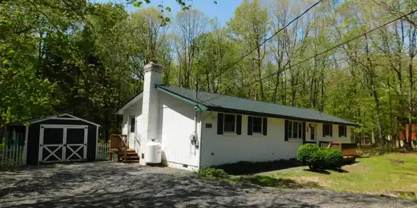26 Hawthorne Dr