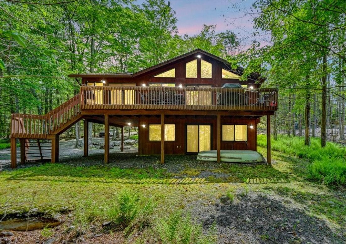 Image 1: 123 Lake Drive E.