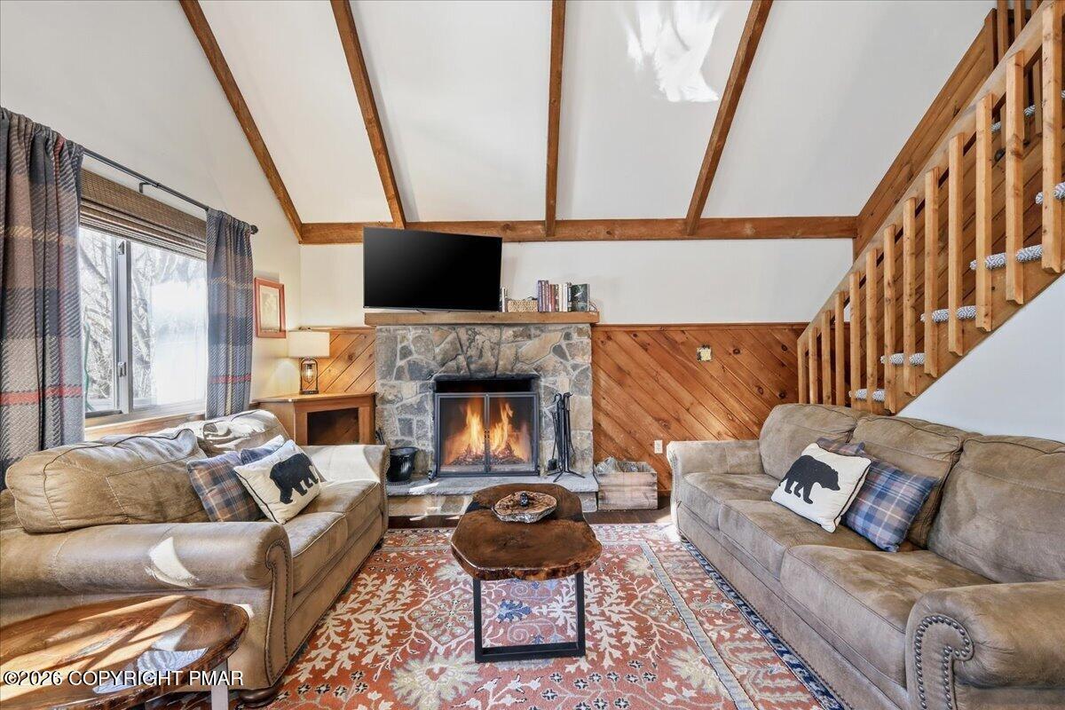 Image 3: 20 Vista Gathering Room