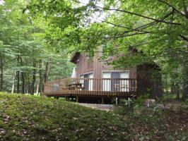 1376 Lake Ln