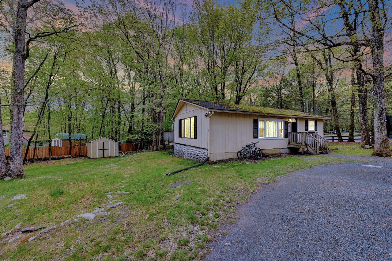 Image 2: 159 Sandstone Dr 02 Dusk Large