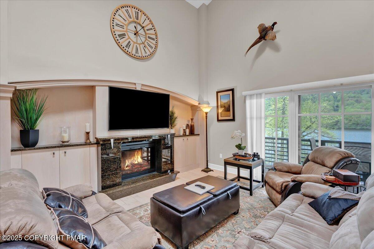 Image 1: 020-A7409219