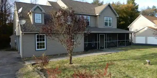 123 Greenwood Dr
