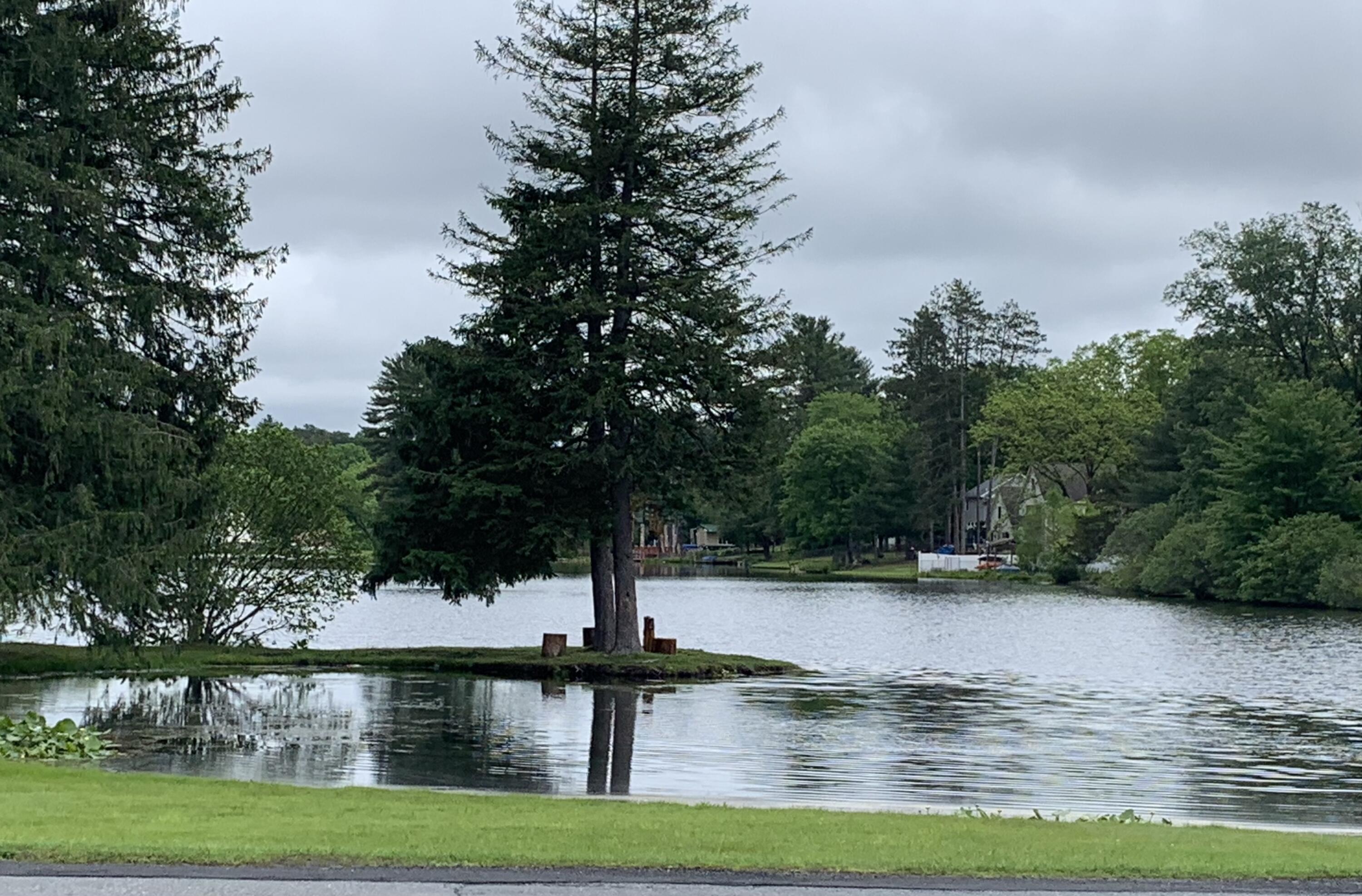 Image 3: Lake