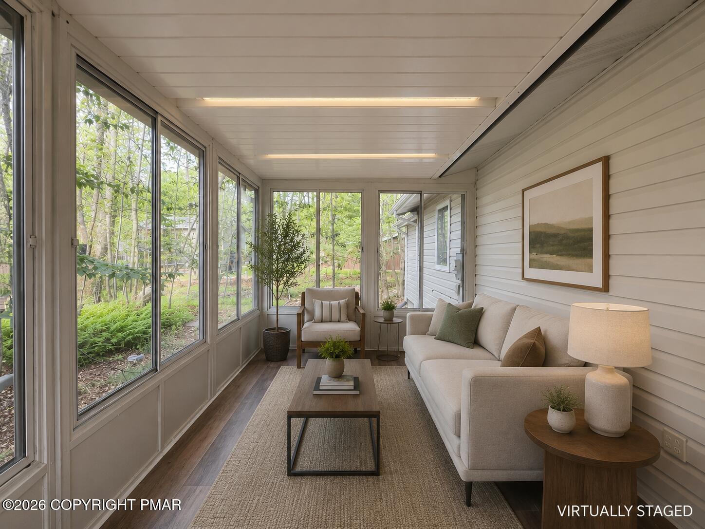 Image 4: lounge-staged