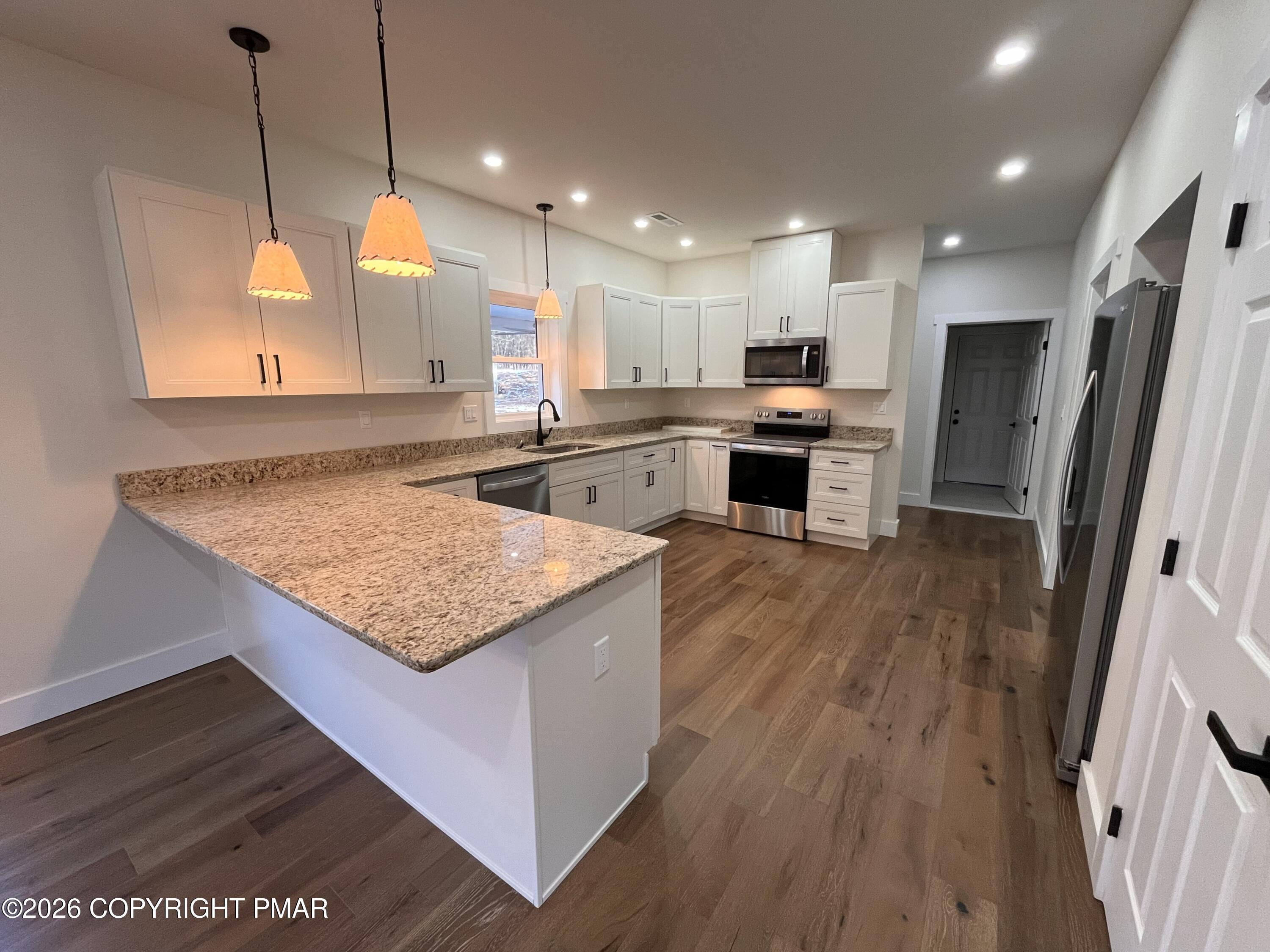 Image 4: Kitchen (Example)