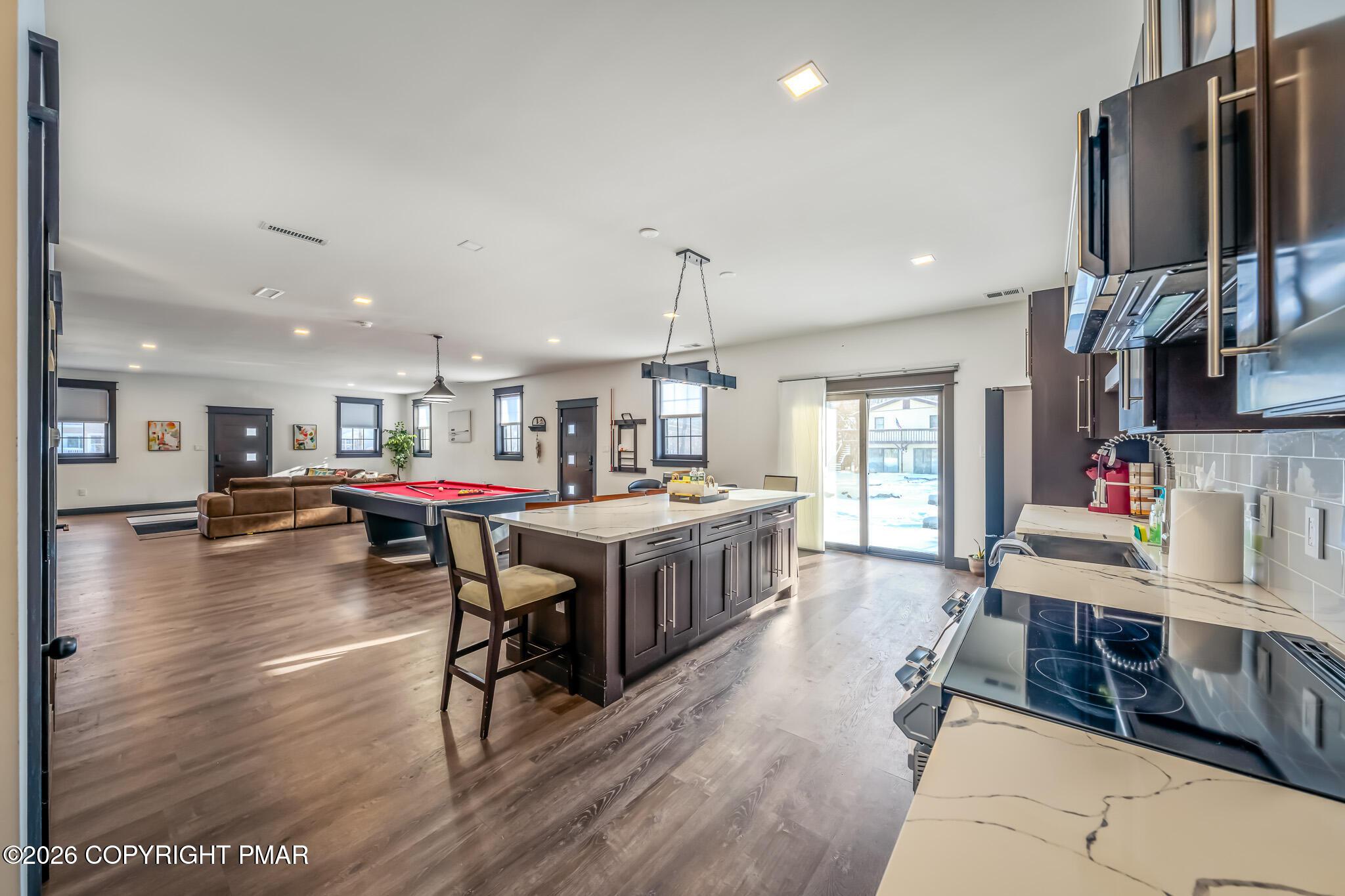 Image 3: 30-HomeView_Media-7813_Lake_Shore_Dr