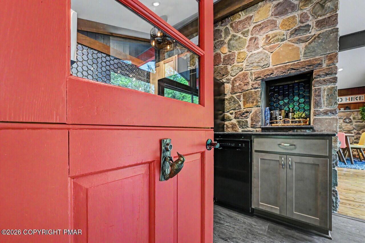 Image 4: Craftmans Style Dutch Door