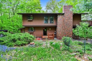 6227 Lakeview Dr