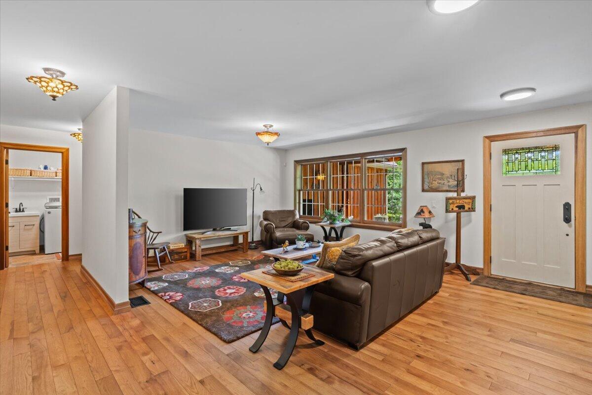 Image 4: 4 LIVING ROOM OPEN PLAN
