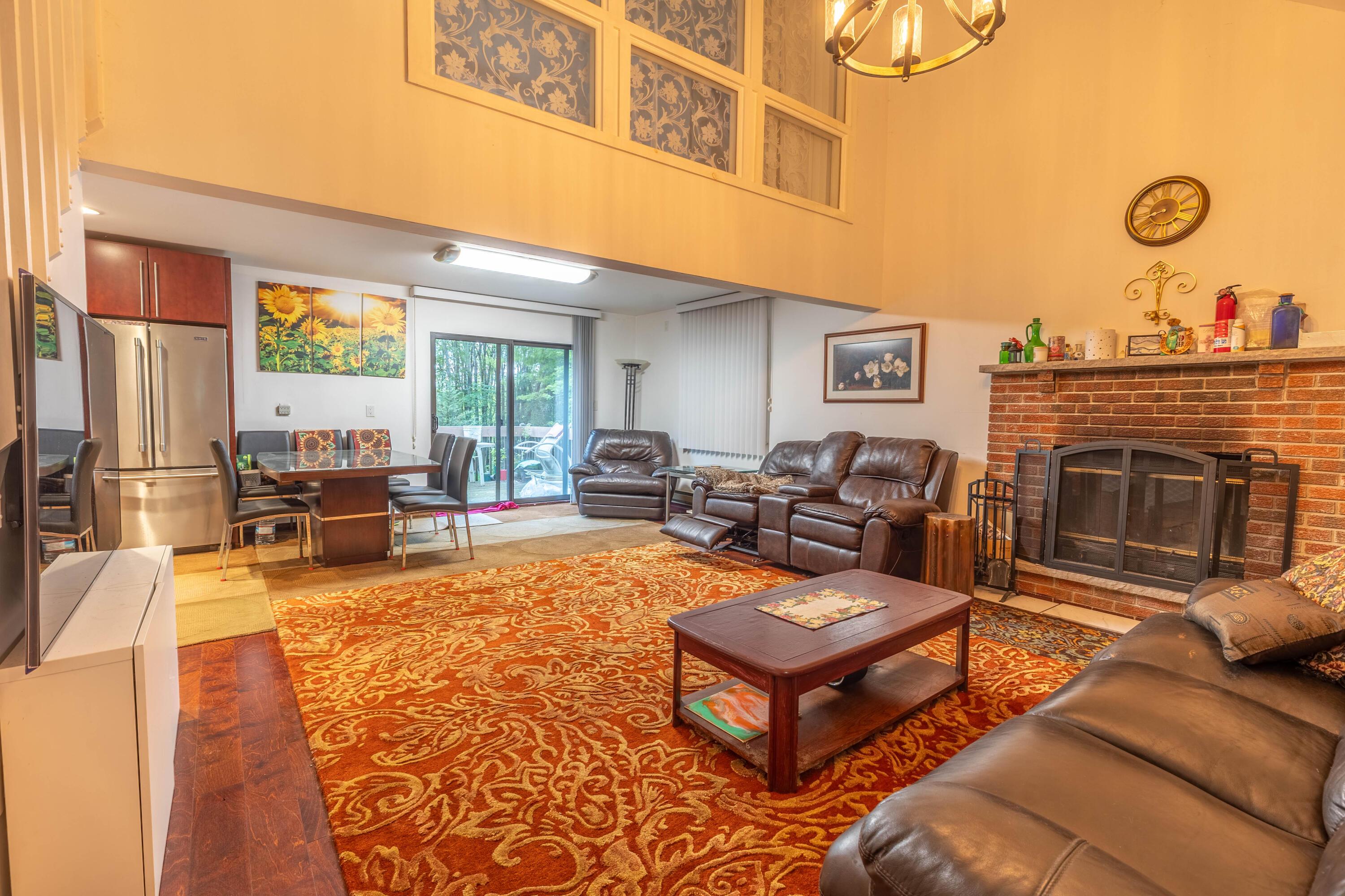 Image 3: Living Rm-6