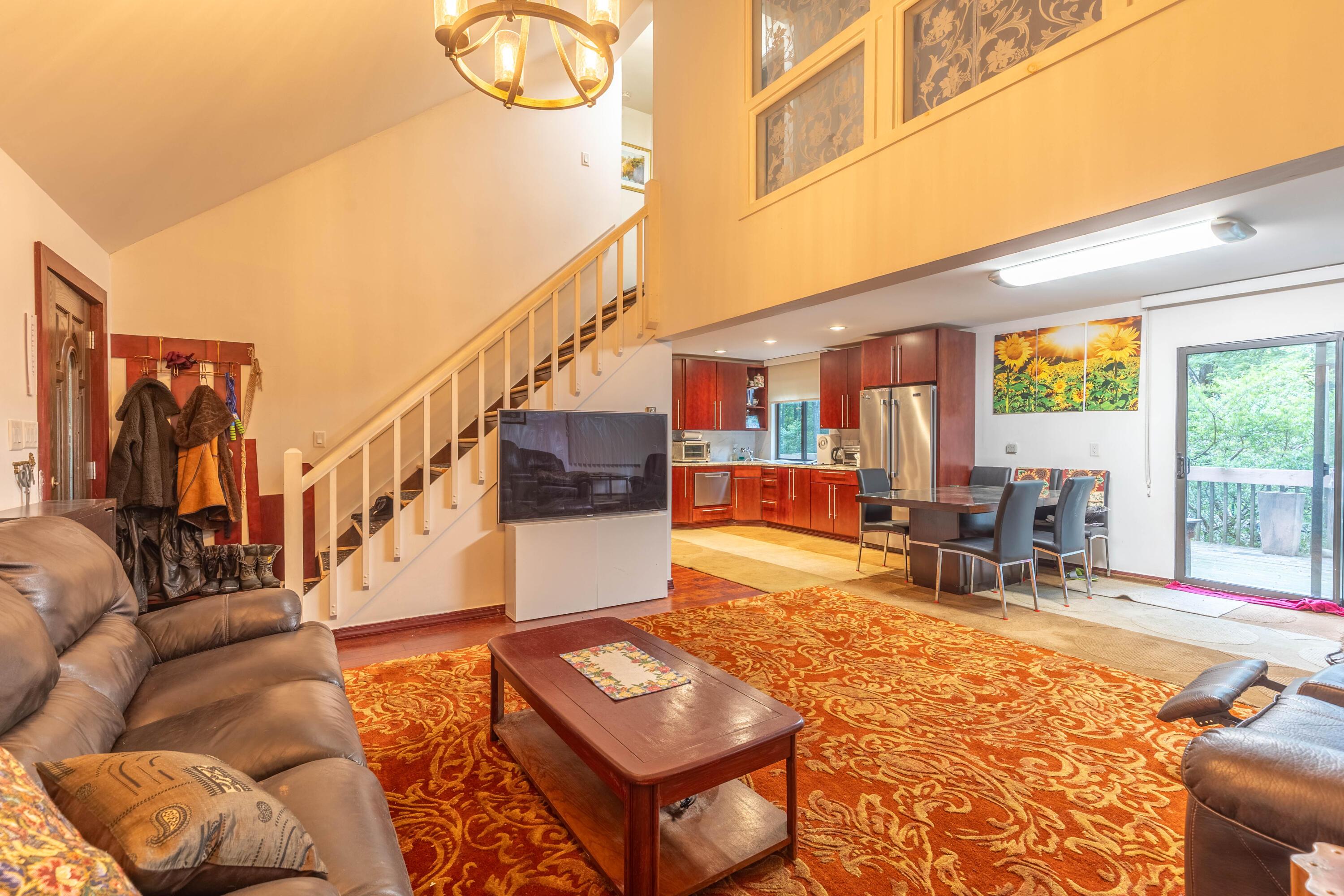 Image 4: Living Rm-3