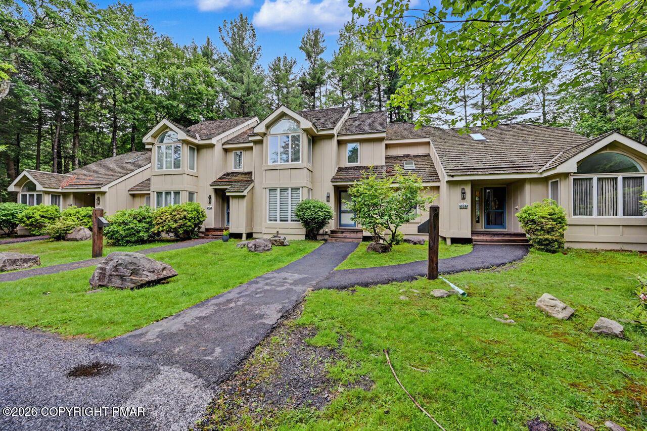 Image 1: 1015 Crestwoods