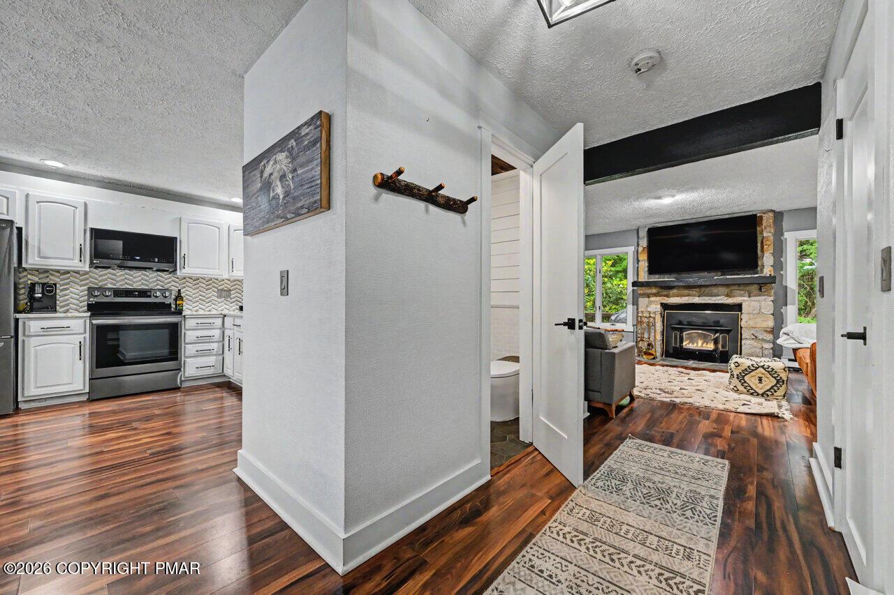 Image 3: Entryway