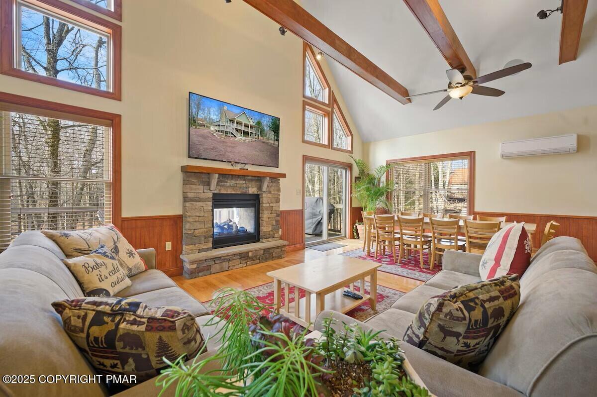Image 2: Living Room