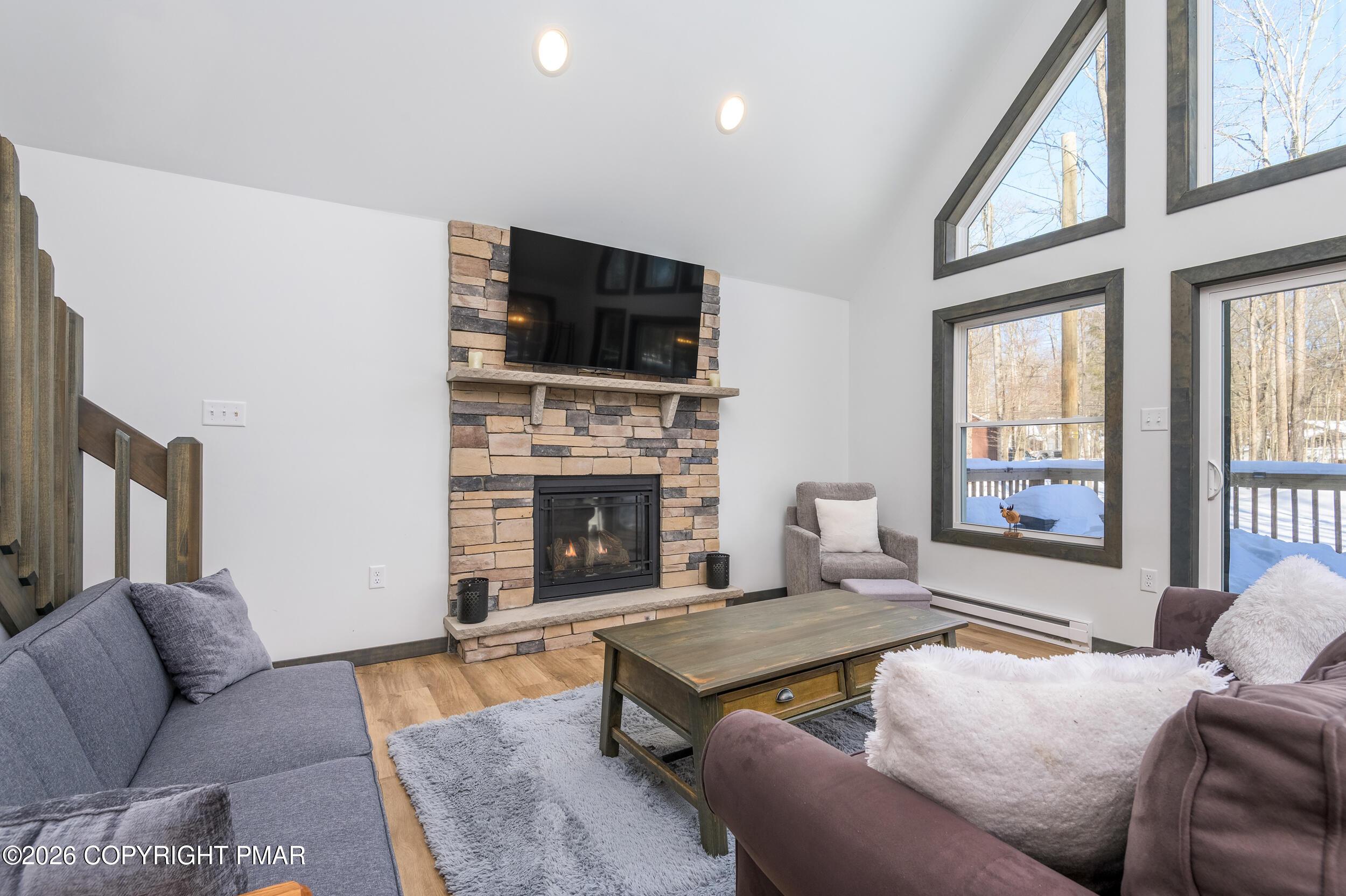 Image 2: 013-1819stagrun-mbertsch