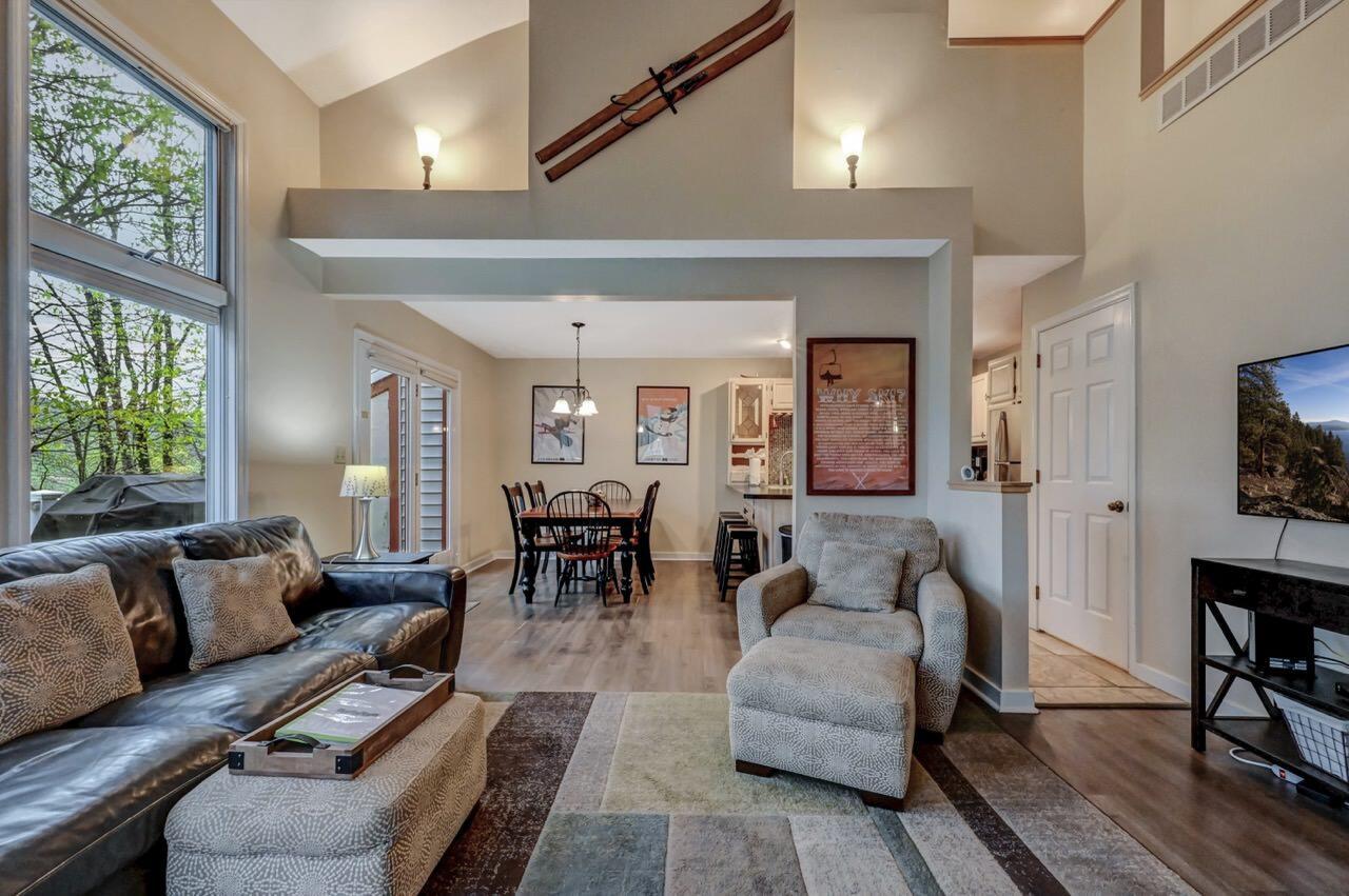 Image 4: End Townhome