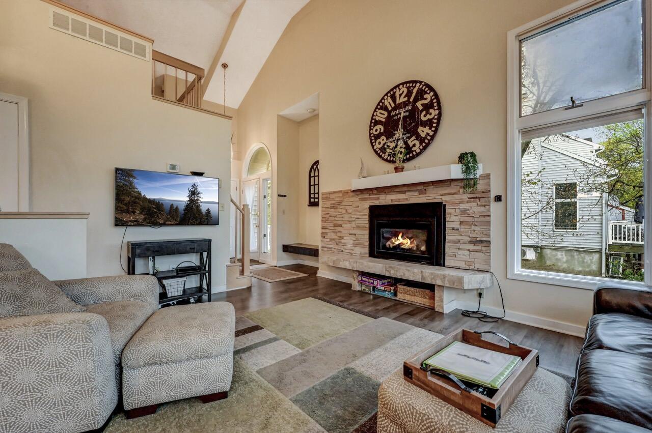 Image 4: Fireplace