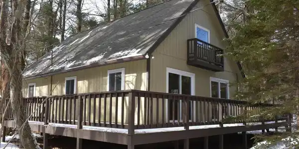 104 Camelot Dr