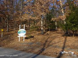 86 Woodcrest Dr