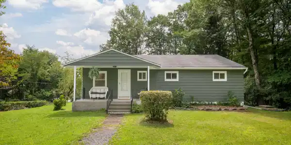 4689 Buck Lane