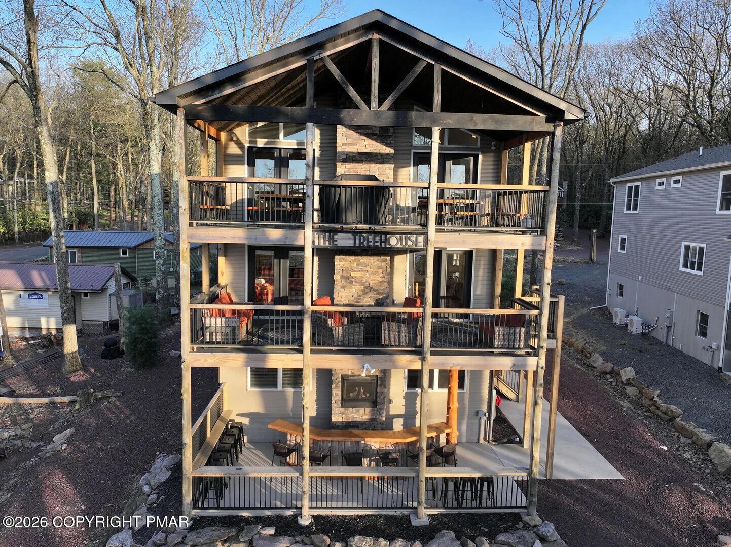 Image 4: THE TREEHOUSE